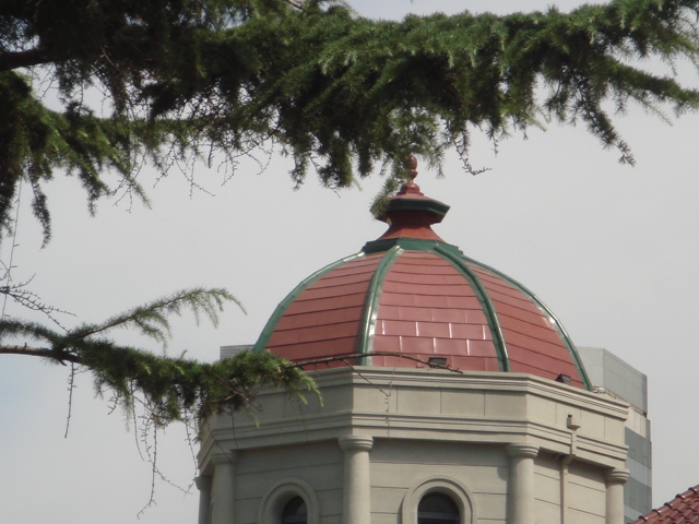 bad red roof - Citic 3 - Dalian - Aug 09.jpg