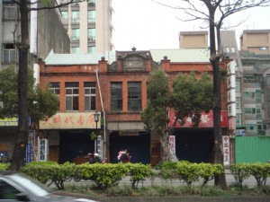 random old building - taipei -dec 09.jpg