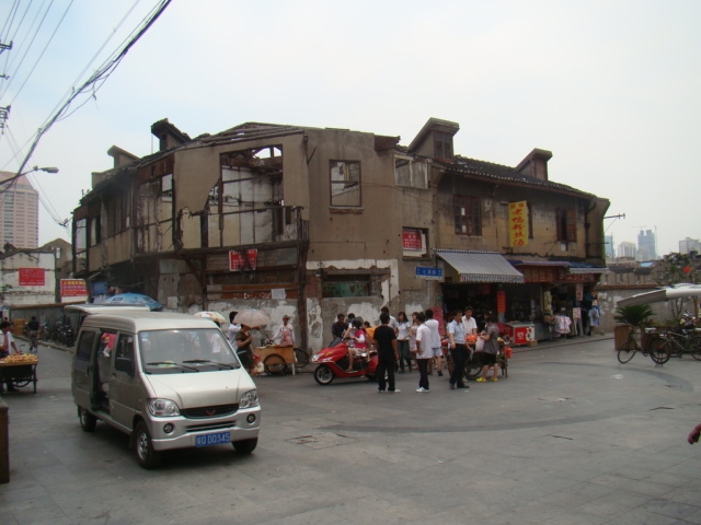 Coming down - Qipu Lu - Hongkou