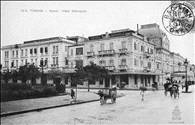 Hanoï (Viêtnam). L'hôtel Métropole. Carte postale. roger viollet Hanoï (Viêtnam). L'hôtel Métropole. Carte postale. roger viollet